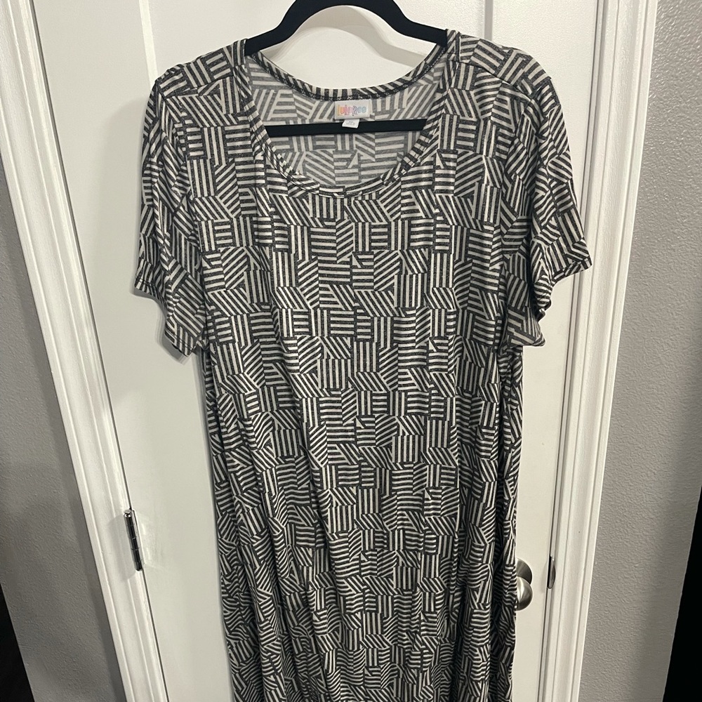 Lularoe Carly - size XL (black and white)